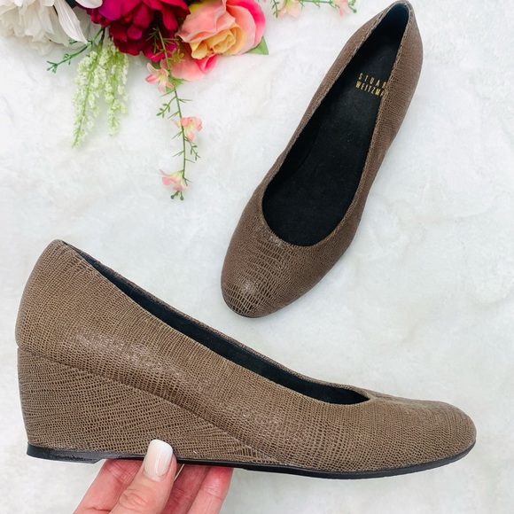 STUART WEITZMAN Taupe Leather Wedge Heel Pump Sz 8